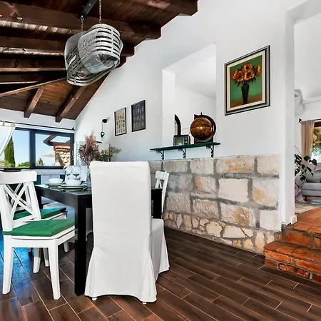 Vakantiehuis In With House A Panoramic View *